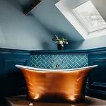 Old Sunday School - Pet Friendy, Hot Tub Hideaway *