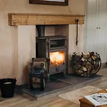 Old Sunday School - Pet Friendy, Hot Tub Hideaway Garrigill