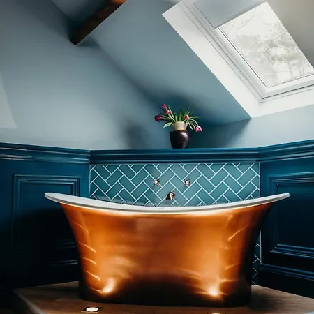 Old Sunday School - Pet Friendy, Hot Tub Hideaway *