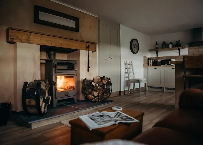 Old Sunday School - Pet Friendy, Hot Tub Hideaway *